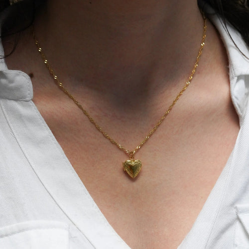 Gold Heart Locket Necklace — Personalized Photo Keepsake